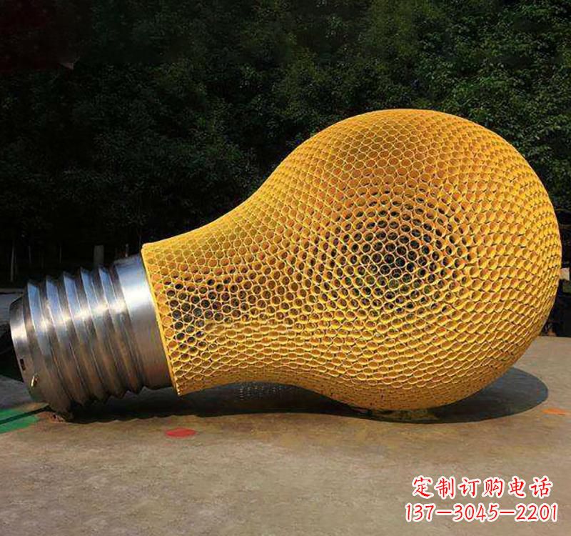南阳不锈钢灯泡雕塑点亮小区景观