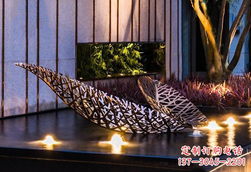 南阳不锈钢小区镂空树叶雕塑