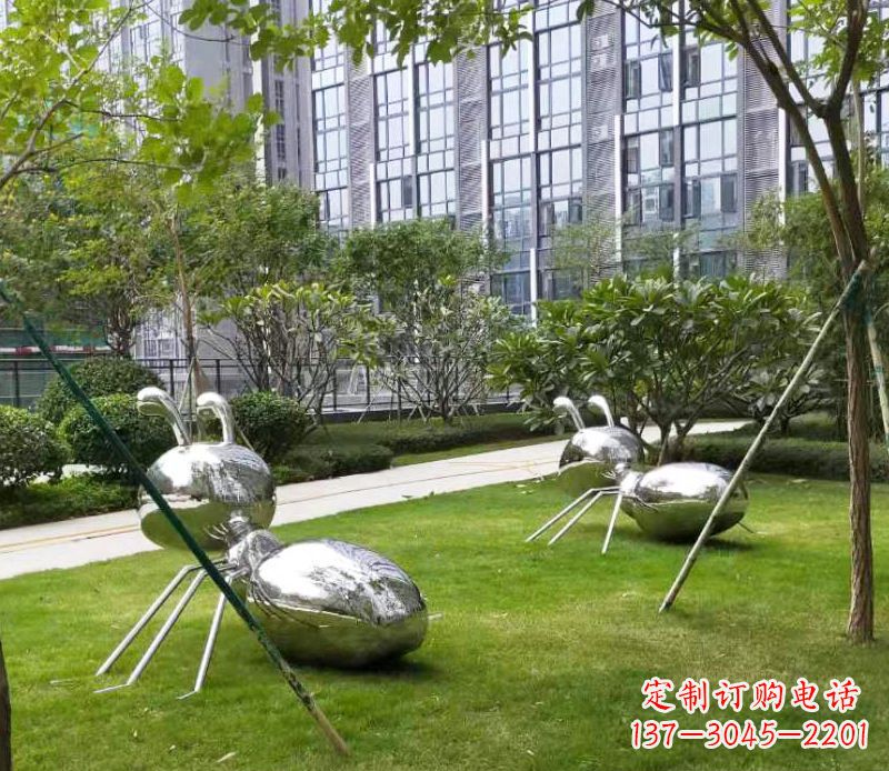 南阳不锈钢小区的蚂蚁雕塑