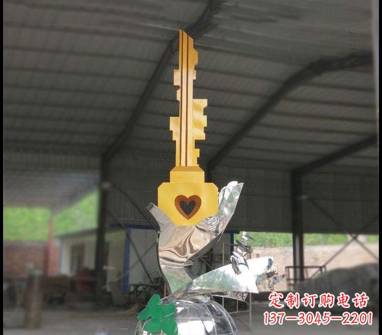 南阳不锈钢校园手提钥匙雕塑