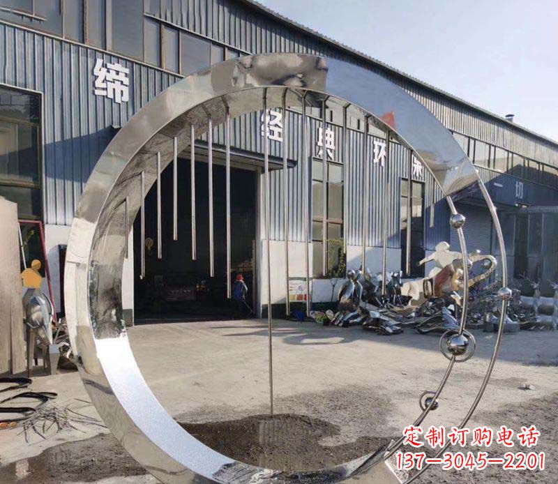南阳不锈钢旋转流水圆环雕塑