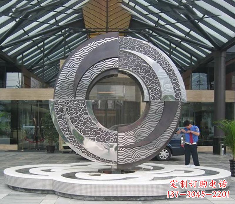 南阳不锈钢异形圆环酒店雕塑