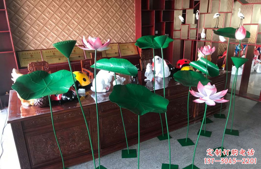 南阳精美不锈钢荷叶雕塑