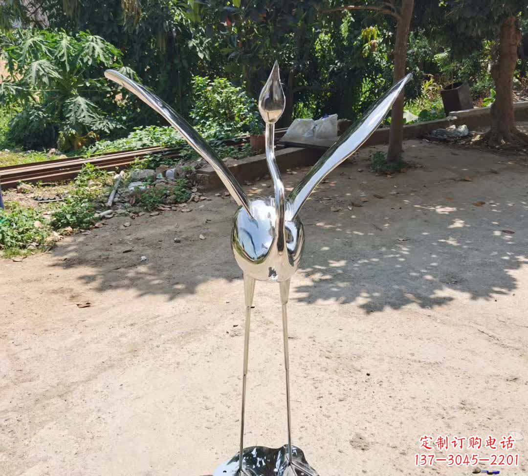 南阳不锈钢仙鹤雕塑——传承灵动之美