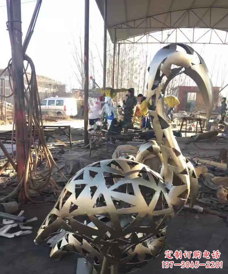 南阳不锈钢园林镂空天鹅雕塑