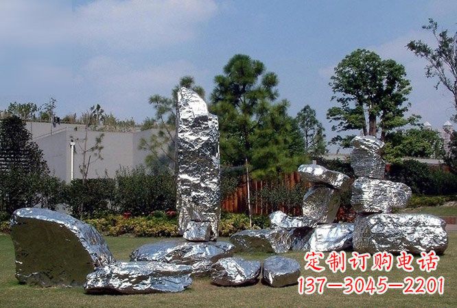 南阳美丽的太湖石雕塑