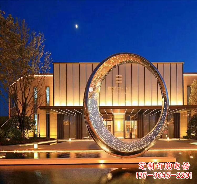 南阳不锈钢圆环雕塑给空间增添无限美感