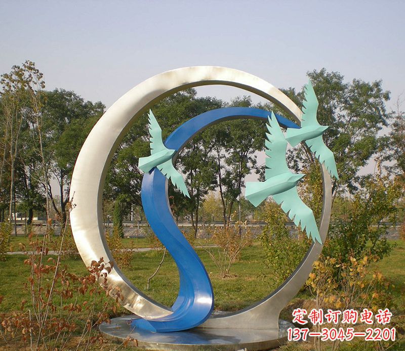 南阳不锈钢圆环雕塑精致而优雅