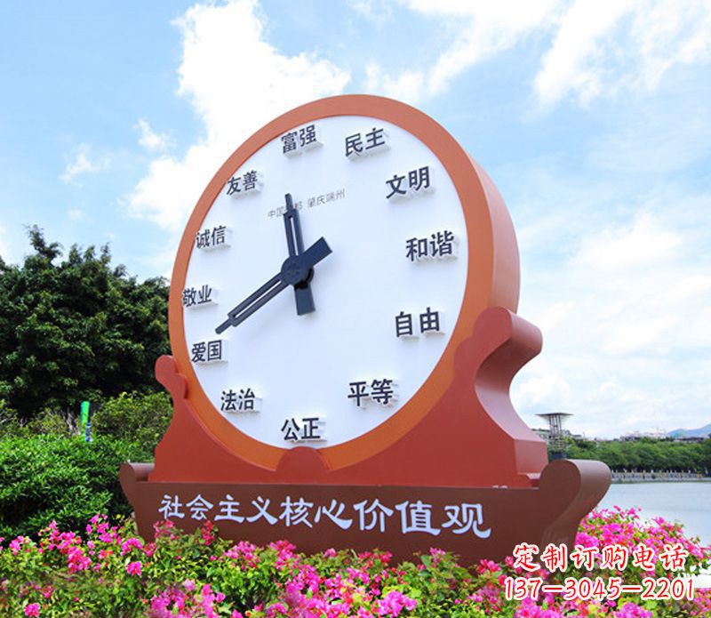 南阳价值观雕塑以不锈钢钟表为蓝本