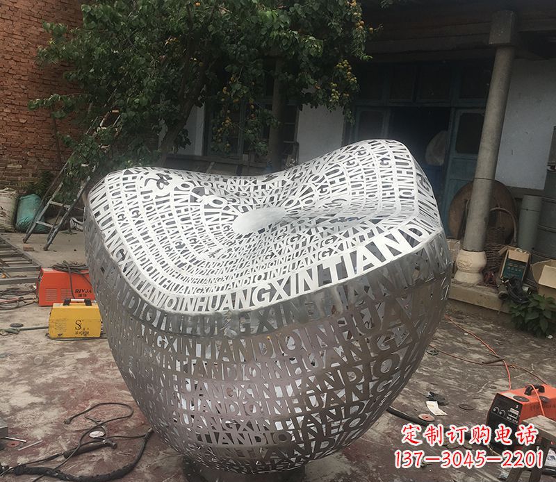 南阳不锈钢元宝雕塑精美外形与精美文化