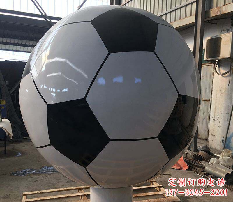 南阳不锈钢足球雕塑精美的艺术品