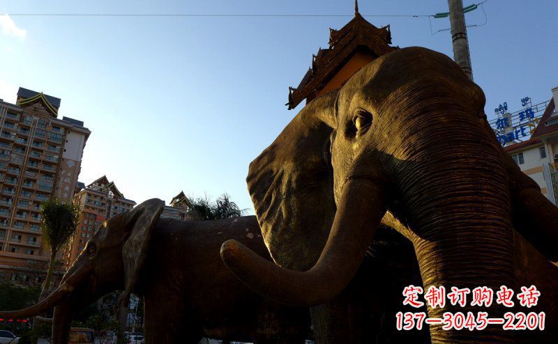 南阳步行街上的大象雕塑——给街道带来活力