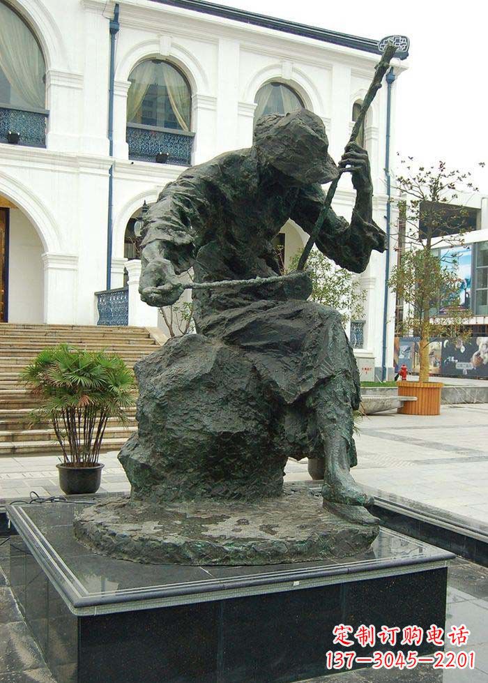 南阳节奏轻快的二胡雕塑