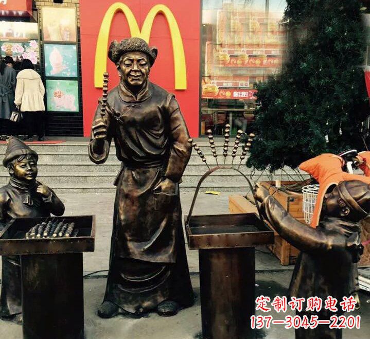 南阳步行街上的糖葫芦铜雕