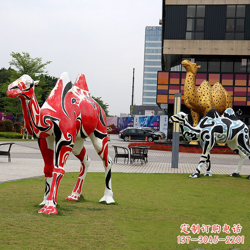 南阳彩绘骆驼不锈钢雕塑城市园林的精美装饰
