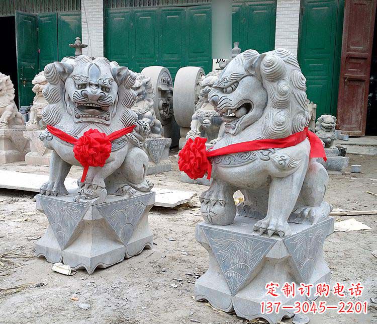南阳该雕塑的情况。