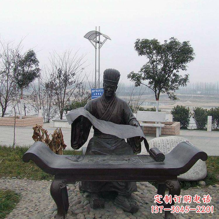 南阳蔡伦公园的发明家雕像
