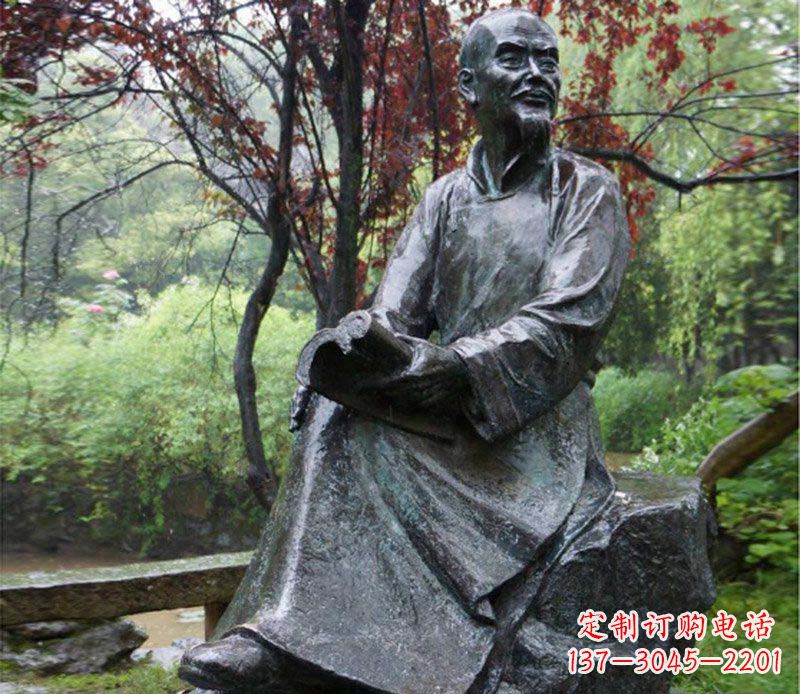 南阳纪念古代名人的雕塑