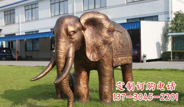 南阳大象雕塑——草地上的巨人