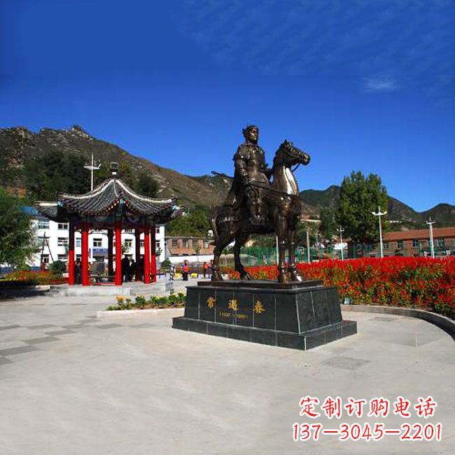 南阳纪念历史名人的骑马雕塑