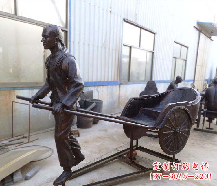 南阳青铜车夫雕塑致敬车夫的贡献