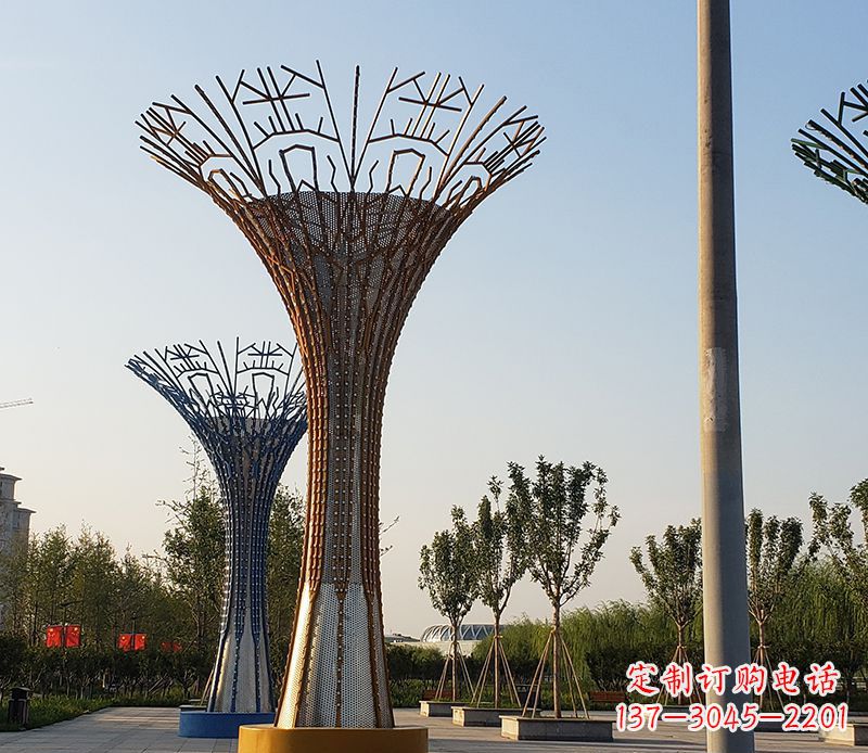 南阳城市景观的点缀——不锈钢树叶雕塑