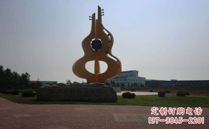 南阳城市的不锈钢葫芦雕塑