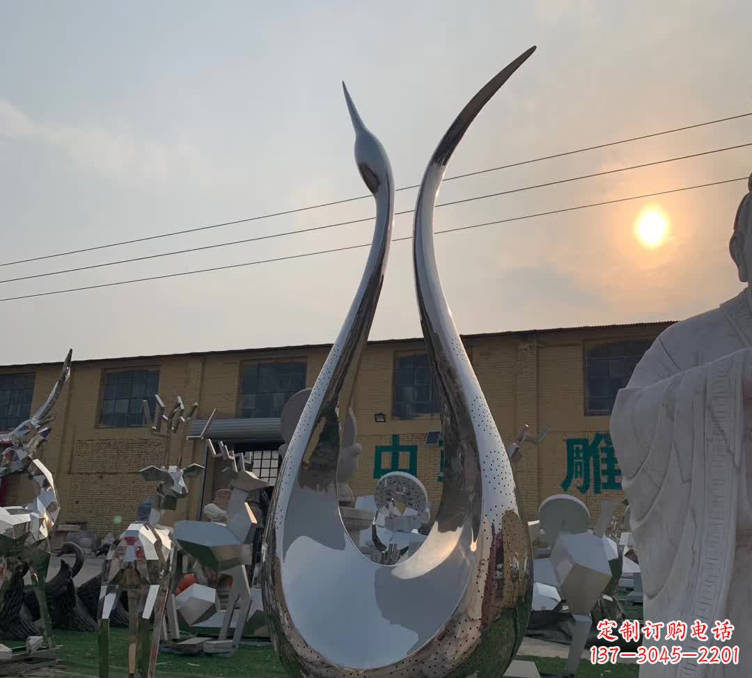 南阳城市不锈钢镜面天鹅雕塑