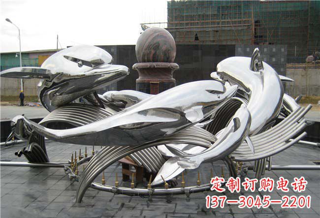 南阳城市中的海豚雕塑