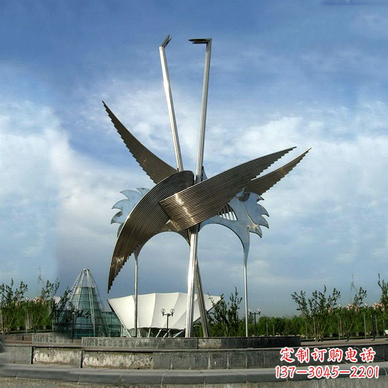 南阳城市广场精美仙鹤雕塑