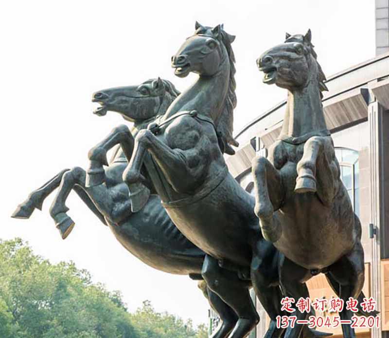 南阳城市广场立马马群铜雕