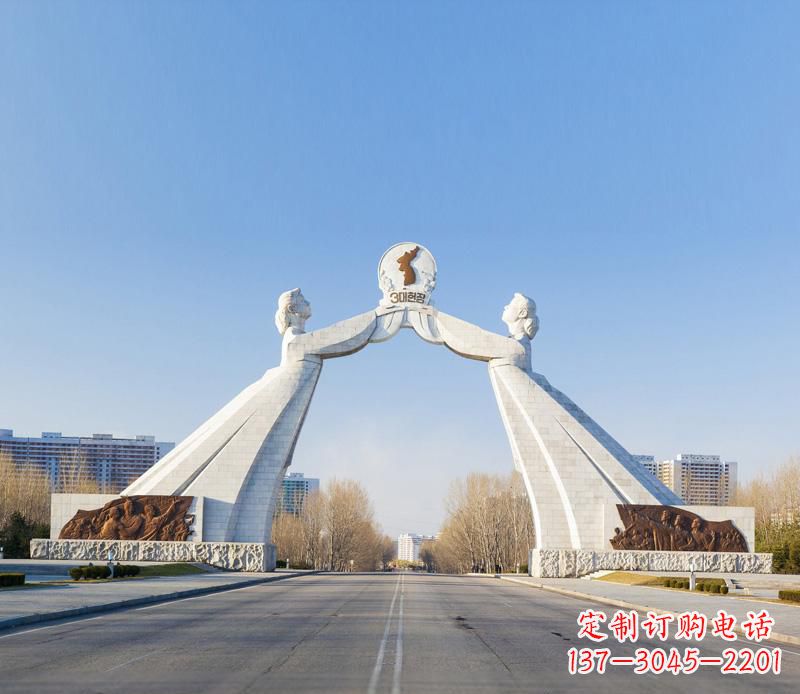 南阳城市街道的拱门雕塑——让城市更加精彩