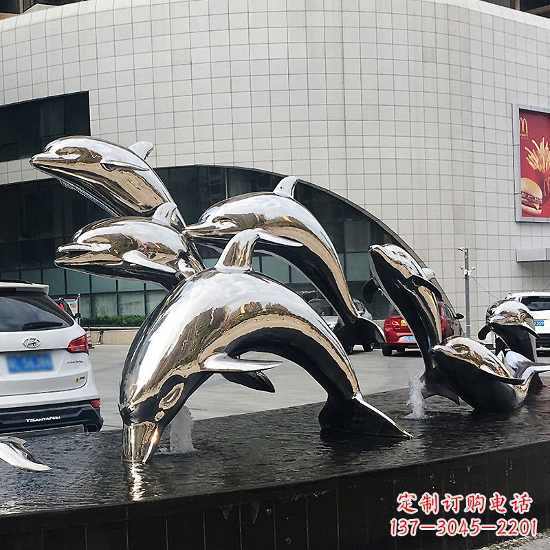 南阳海豚雕塑点亮城市商场的不锈钢镜面水景