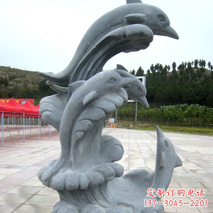 南阳海豚雕塑凝聚着美丽与动感