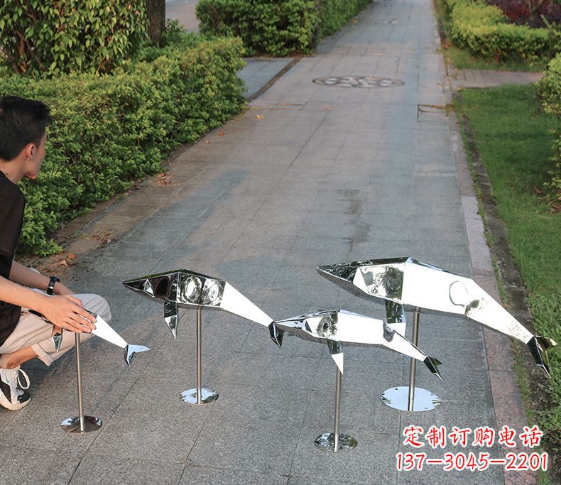 南阳抽象不锈钢海豚雕塑