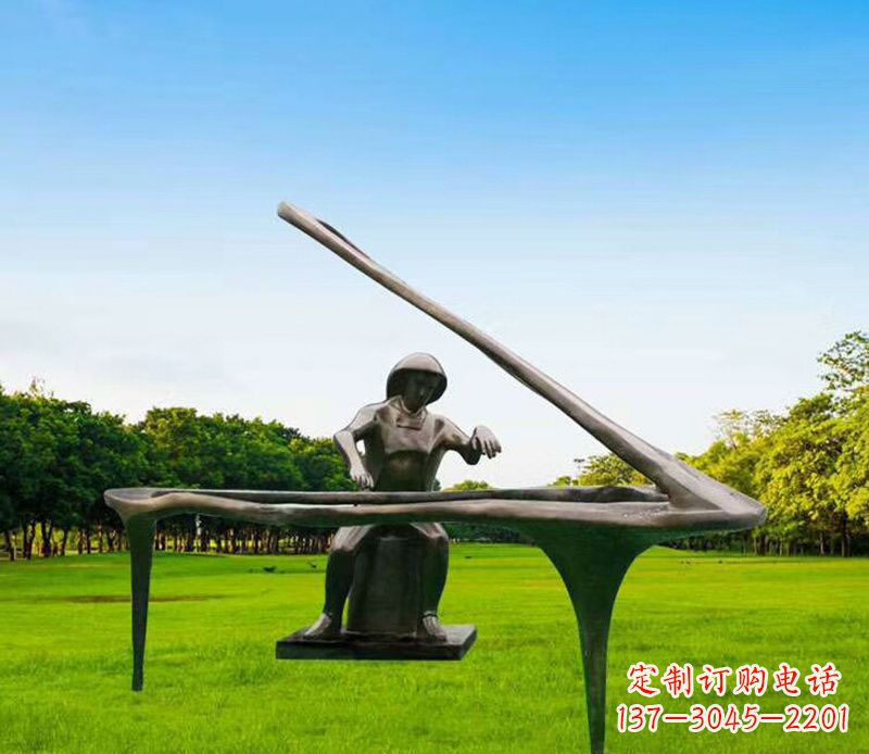 南阳钢琴之音铸成雕塑