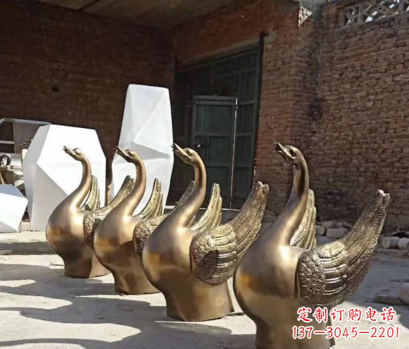 南阳精美的天鹅铜雕