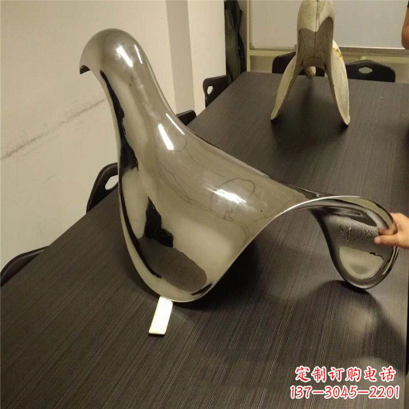 南阳鸽子雕塑——精致的抽象艺术