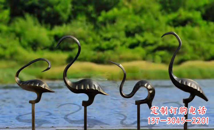 南阳细节雕琢,让仙鹤雕塑活灵活现