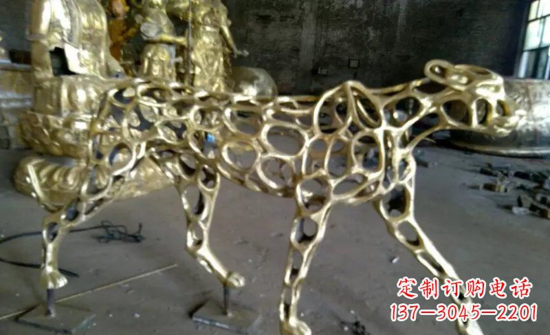 南阳静谧的金钱豹雕塑
