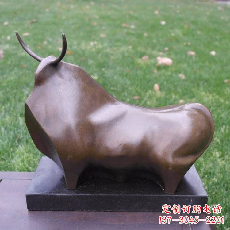 南阳抽象十二生肖铜牛动物雕塑摆件