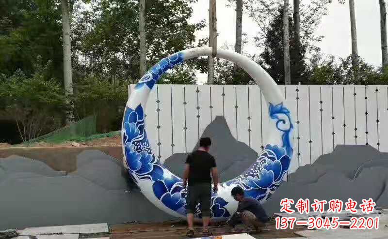 南阳美丽的月亮雕塑