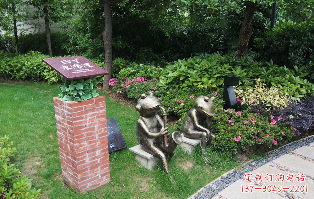 南阳青蛙雕塑传承萨克斯文化的艺术精品