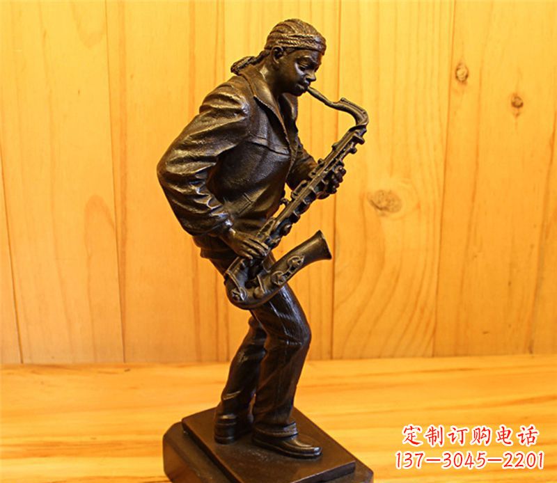 南阳萨克斯雕塑娱乐场所的精灵