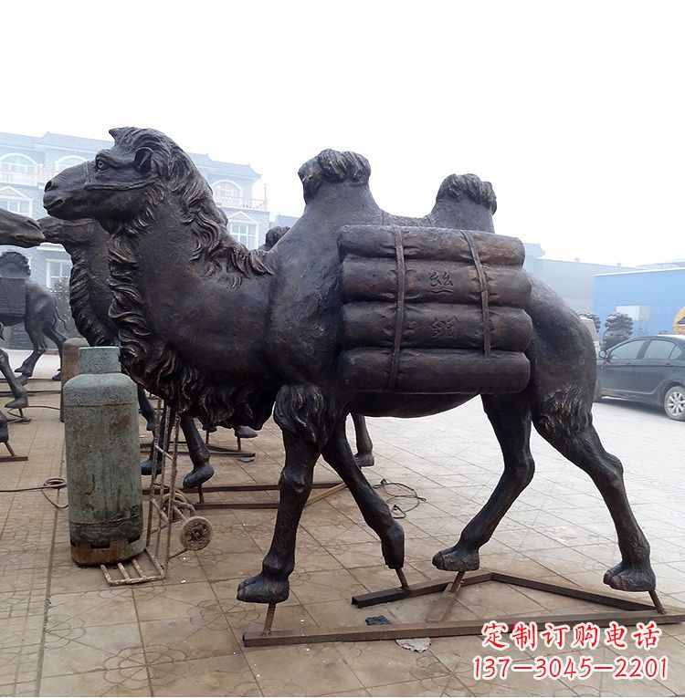 南阳骆驼雕塑丝绸之路的象征