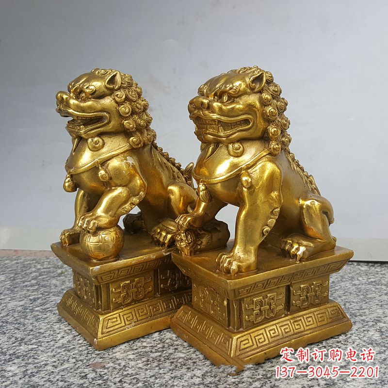 南阳纯铜狮子雕塑,象征着中国历史文化