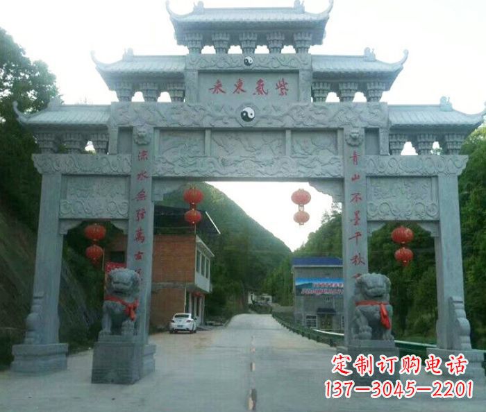 南阳“村口三门石雕牌楼——传承文化的艺术”