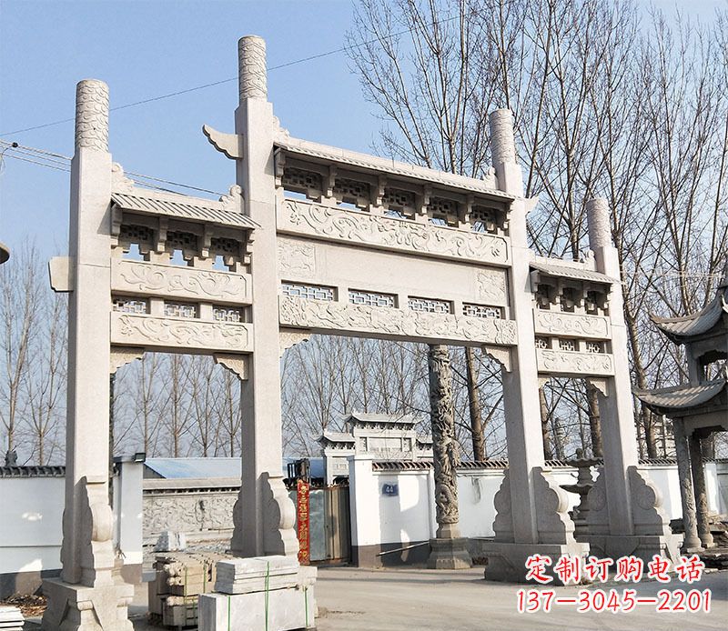 南阳村口的珍贵文化——牌坊雕塑