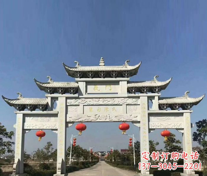 南阳村口三门石牌楼
