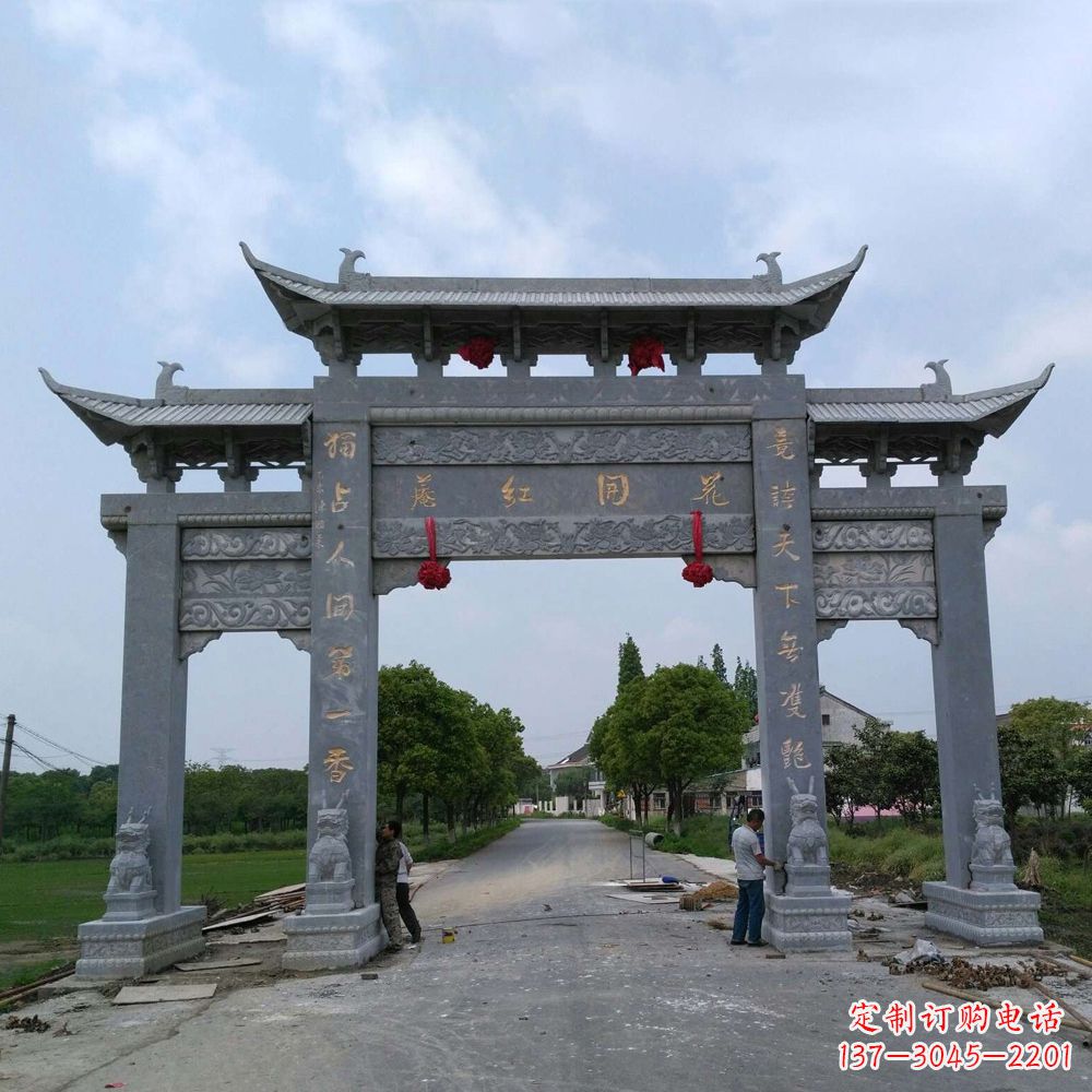 南阳青石三门牌坊雕塑传承中国古典文化